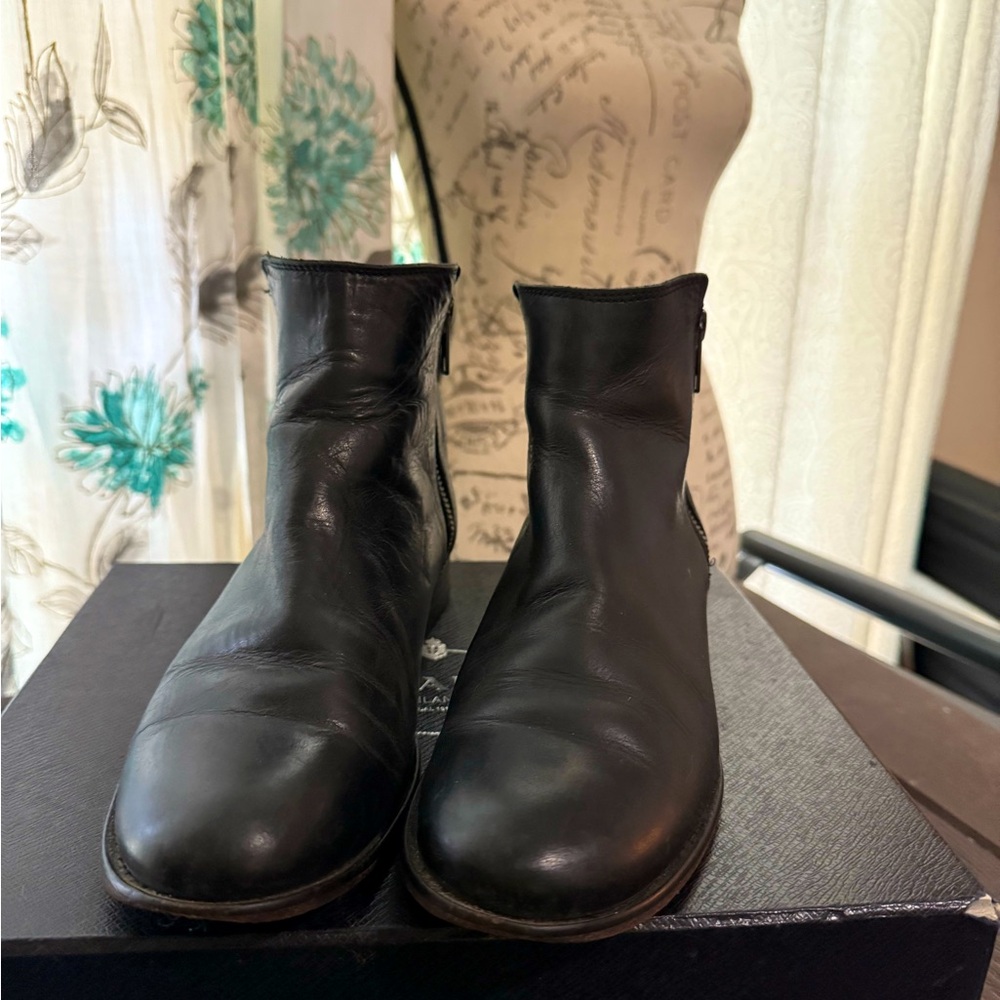 Frye Carly Double Zip Leather Ankle Boots Size 8B